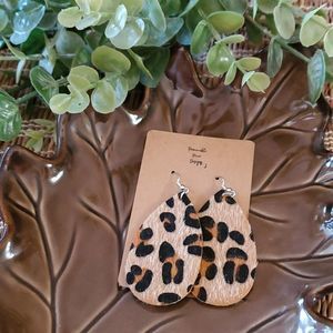 Animal print earrings wire